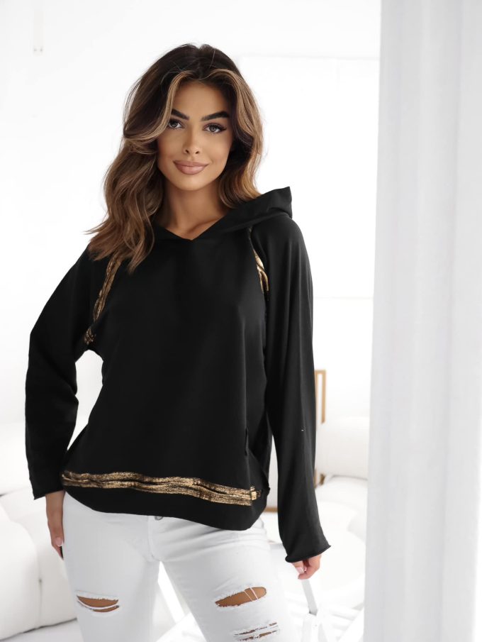 Bluza z kapturem i zdobieniem