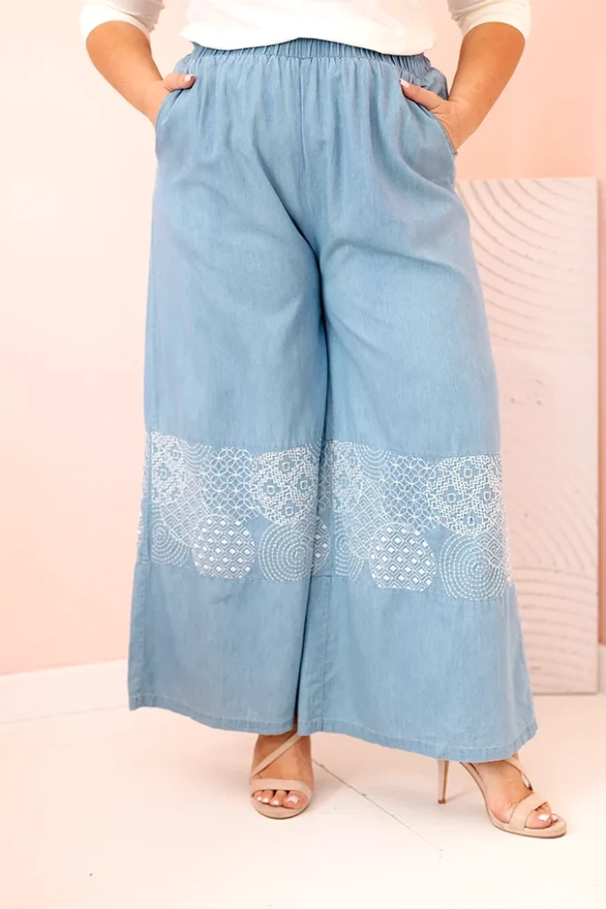 Spodnie damskie Plus Size z szeroką nogawką i haftem etnicznym jasno jeansowe