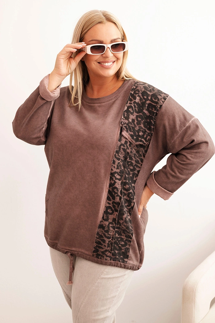 Bluza damska Plus Size z bawełną z lampasem panterka i troczkiem brązowa