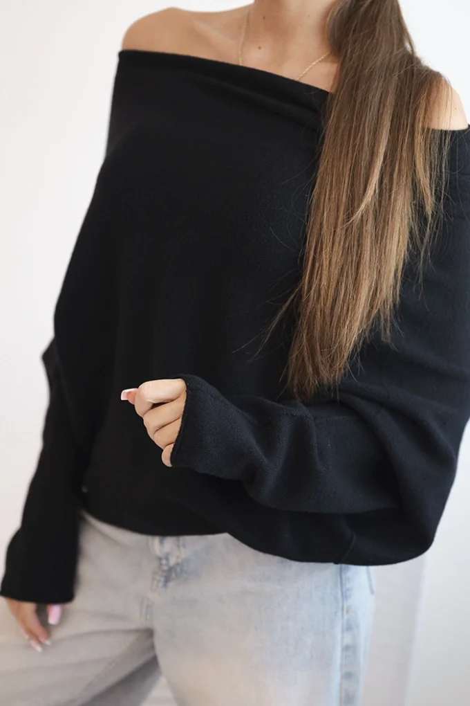 Sweter damski wiskozowy asymetryczny typu nietoperz czarny