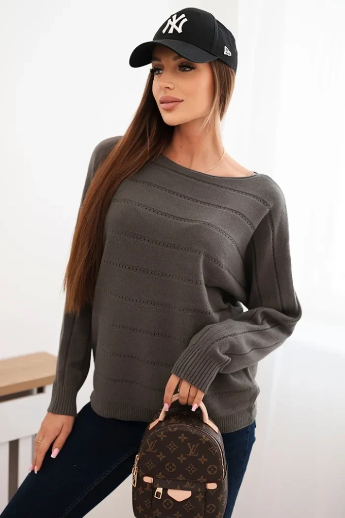 Sweter damski wiskozowy z ażurowym wzorem i długim rękawem khaki
