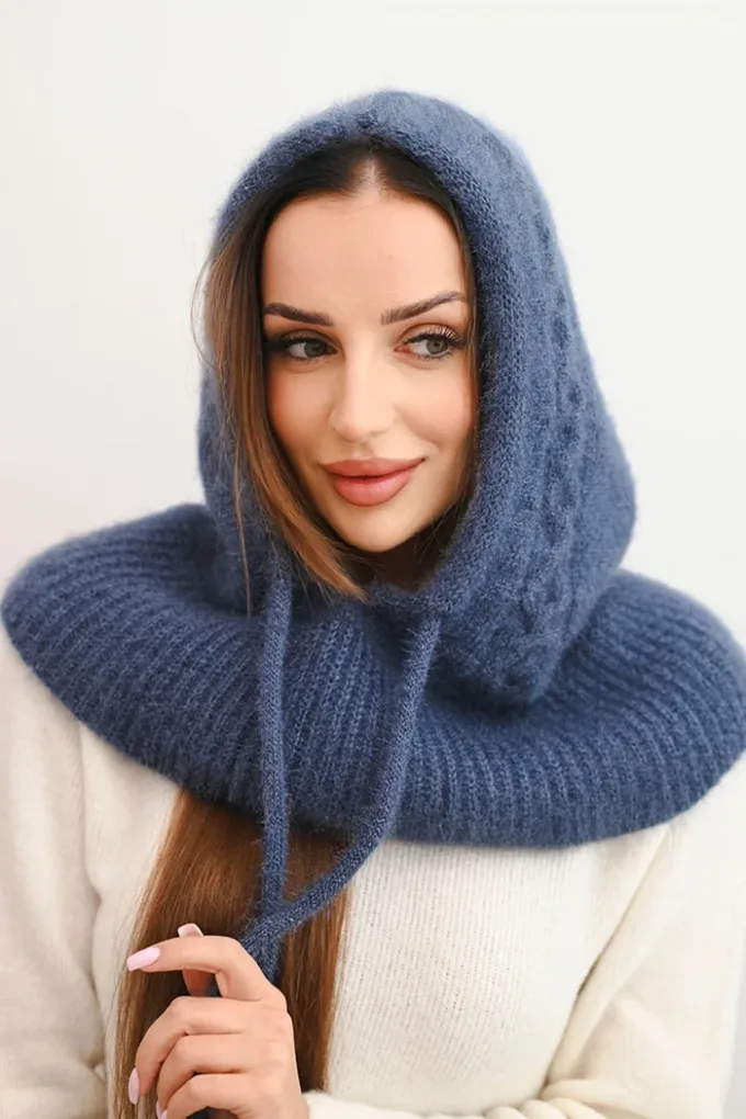 Czapka kaptur damski z wiązaniem i warkoczowym splotem jeansowy