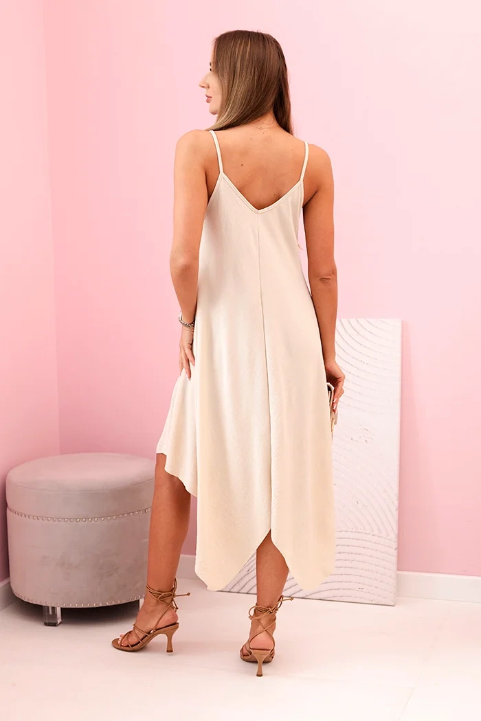 Sukienka damska na ramiączkach rozkloszowana z asymetrycznym dołem beżowa - obrazek 4