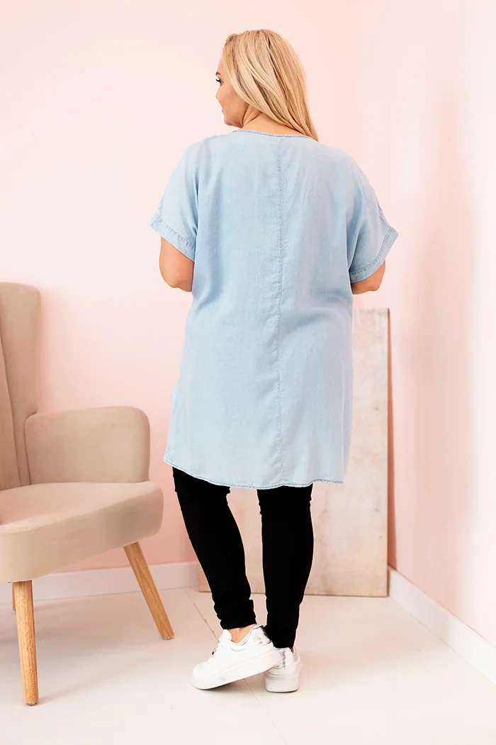 Bluzka damska Plus Size z naszywkami jasno jeansowa - obrazek 3