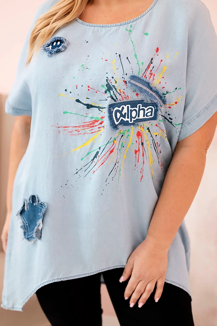 Bluzka damska Plus Size z naszywkami jasno jeansowa - obrazek 4