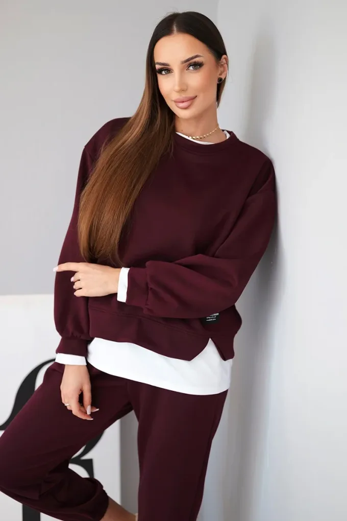 Komplet damski z masełkowy z luźną bluzą i spodniami dresowymi śliwkowy