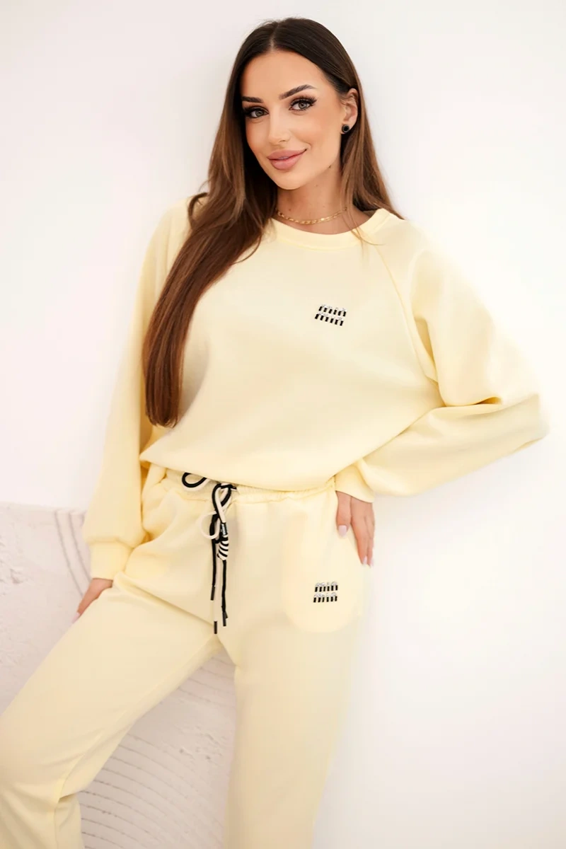 Komplet damski masełkowy z wiskozy z bluzą i spodniami żółty