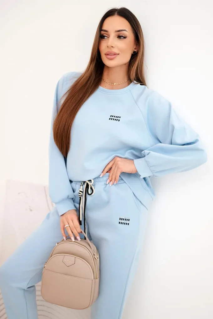 Komplet damski masełkowy z wiskozy z bluzą i spodniami niebieski