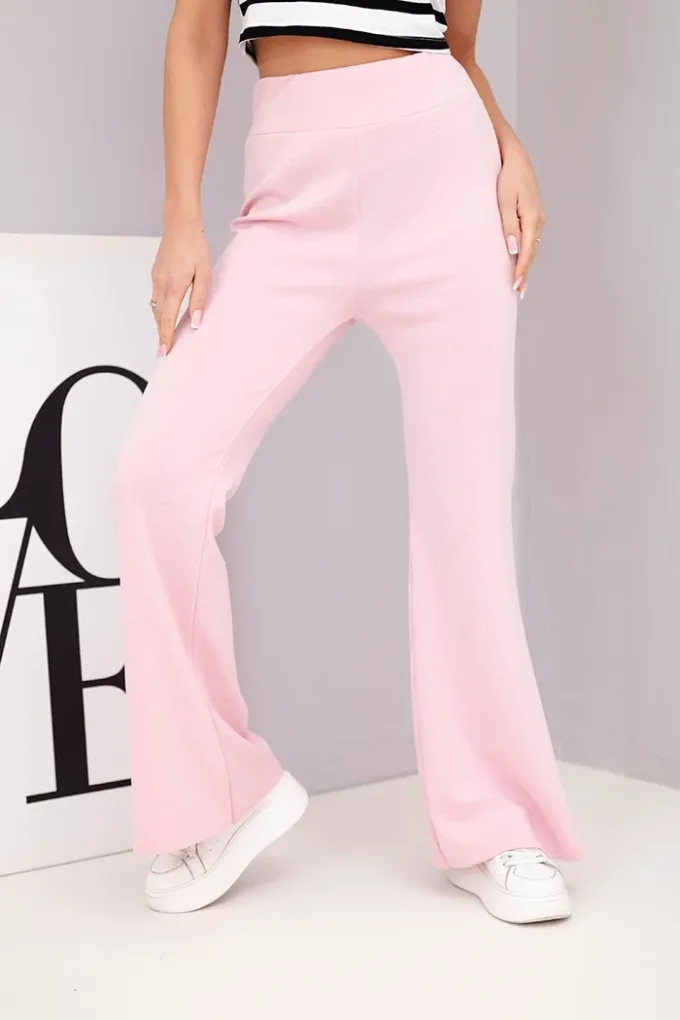Spodnie damskie masełko z rozszerzaną nogawką jasno różowe