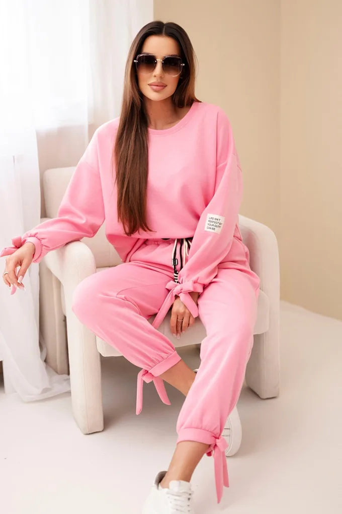 Komplet damski masełkowy z wiskozy z wiązaniami jasno różowy