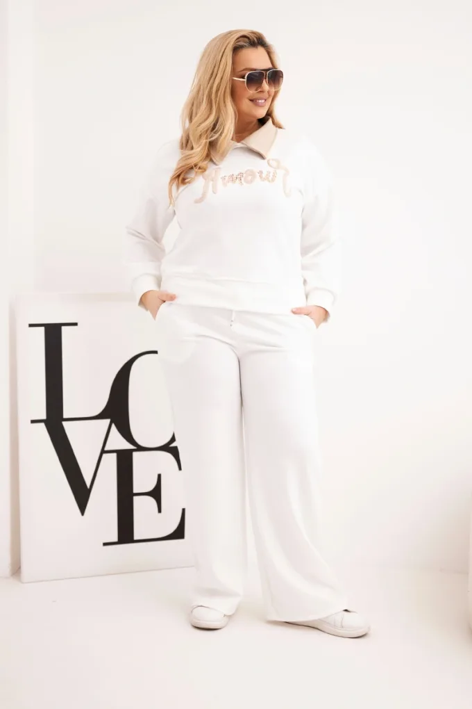 Komplet damski masełko Plus Size z szerokimi nogawkami i kołnierzykiem biały