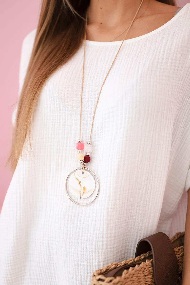 Bluzka muślinowa z naszyjnikiem biała - obrazek 4