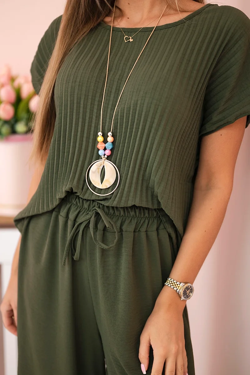 Komplet z wiskozy bluzka plisowana + spodnie khaki - obrazek 4