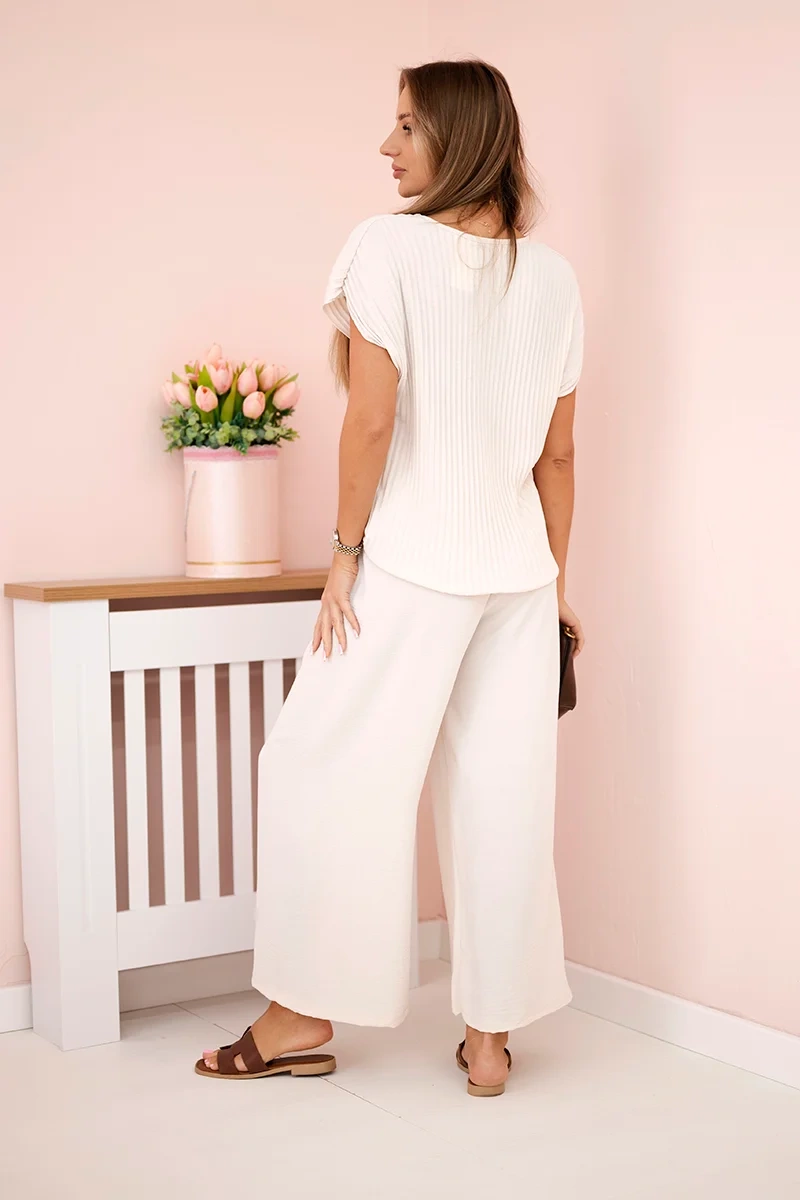 Komplet z wiskozy bluzka plisowana + spodnie beżowy - obrazek 3