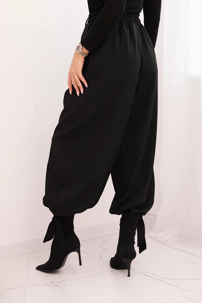 Spodnie damskie z szeroką nogawką i wiązaniem u dołu czarne - obrazek 3