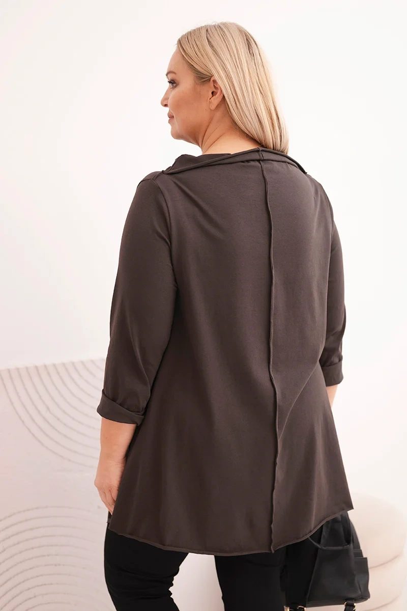 Bluzka damska bawełniana Plus Size asymetryczna z podwijanym rękawem brązowa - obrazek 3