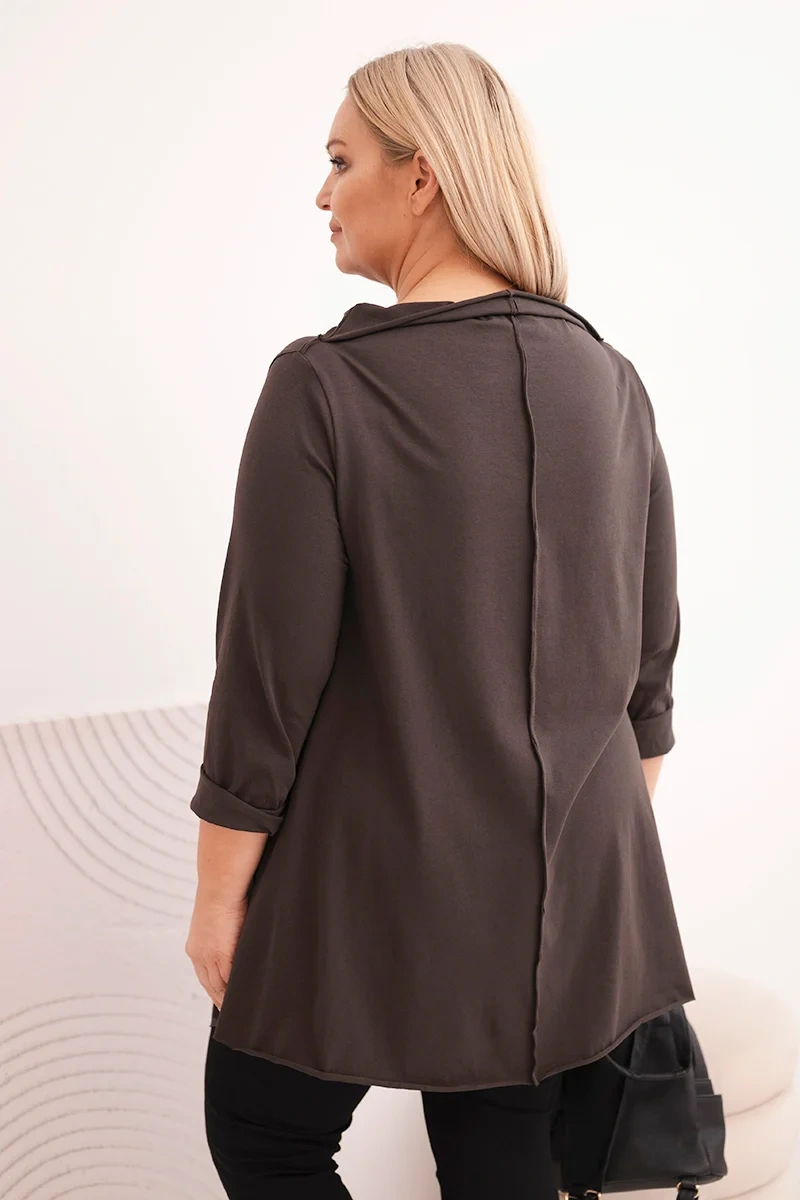 Bluzka damska bawełniana Plus Size asymetryczna z podwijanym rękawem brązowa - obrazek 3