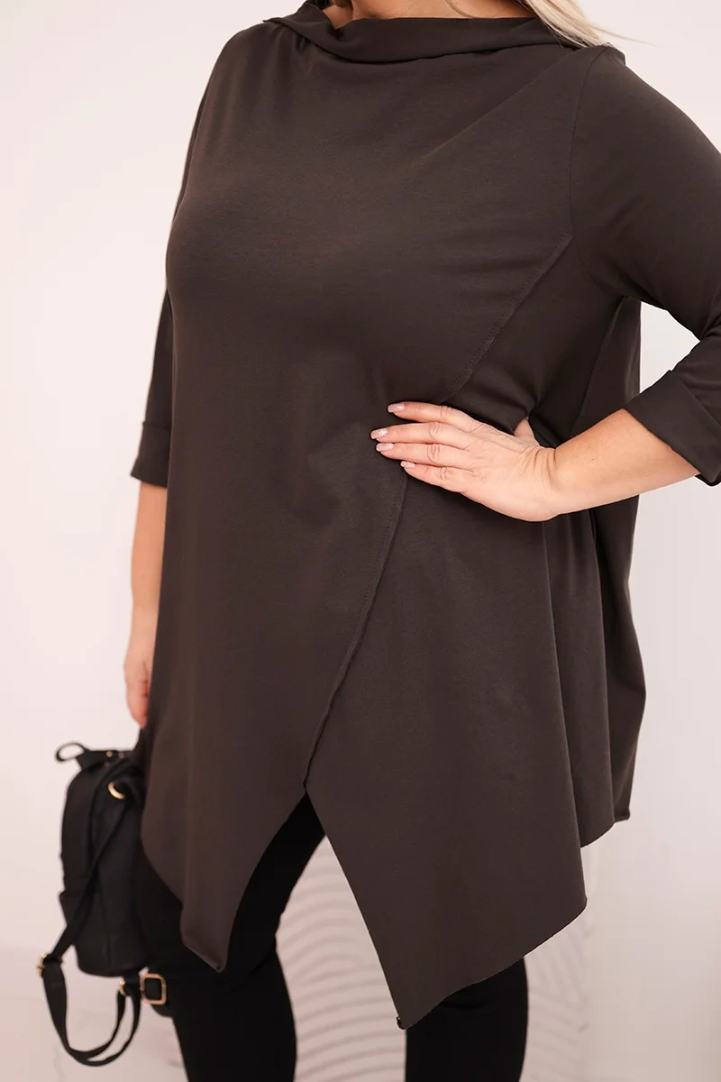 Bluzka damska bawełniana Plus Size asymetryczna z podwijanym rękawem brązowa - obrazek 4