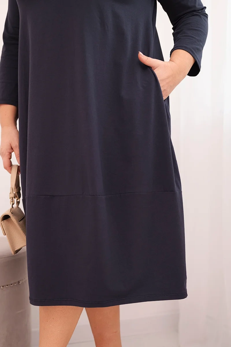 Sukienka damska bawełniana Plus Size z podwijanym rękawem i kieszeniami granatowa - obrazek 4