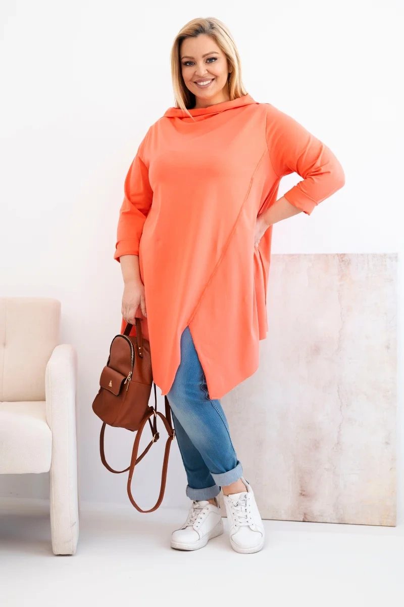 Bluzka damska bawełniana Plus Size asymetryczna z podwijanym rękawem morelowa - obrazek 2