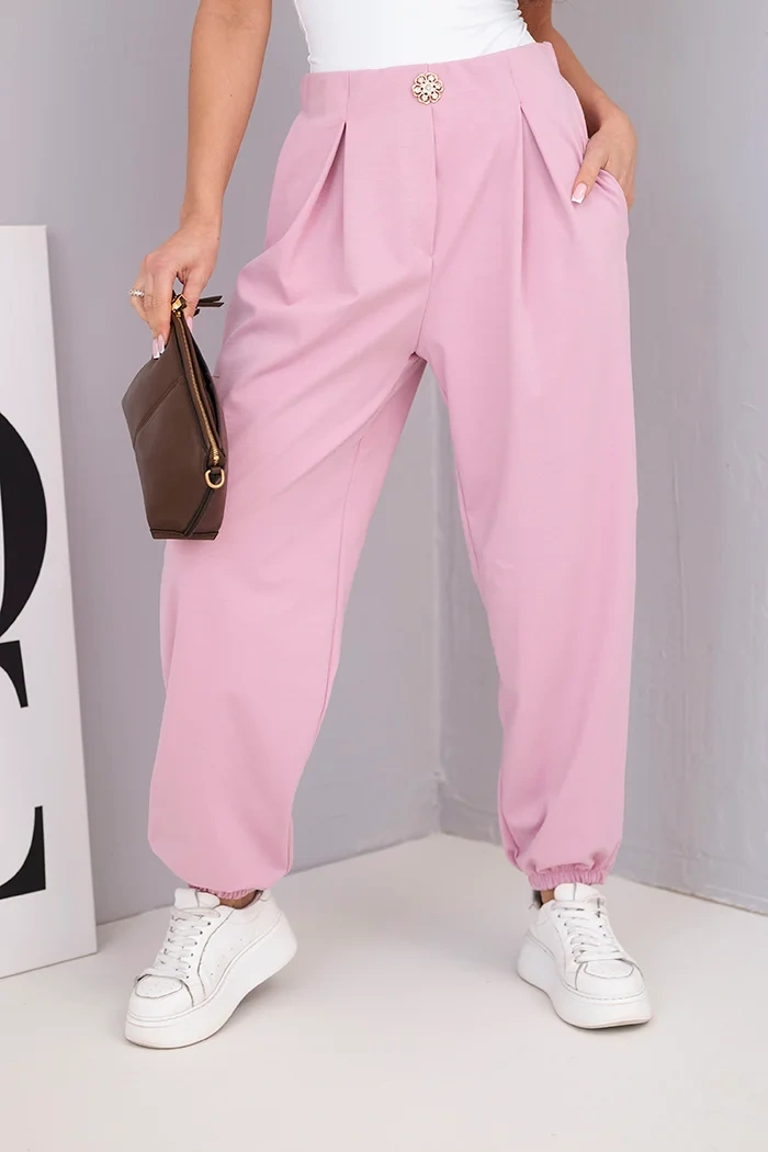 Spodnie damskie bawełniane z wysokim stanem i ozdobnym guzikiem ciemno różowe