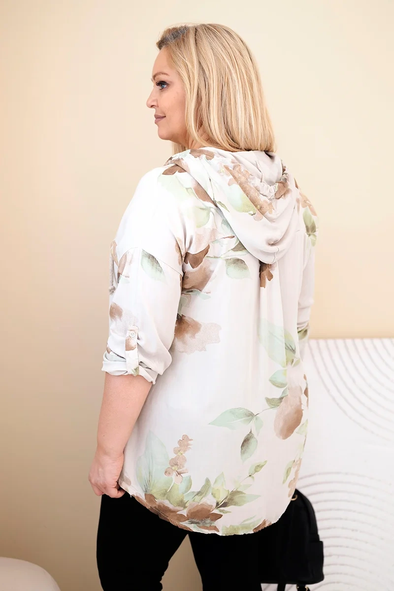 Bluzka damska Plus Size z wiskozy z kapturem i kwiatowym wzorem beżowa - obrazek 3