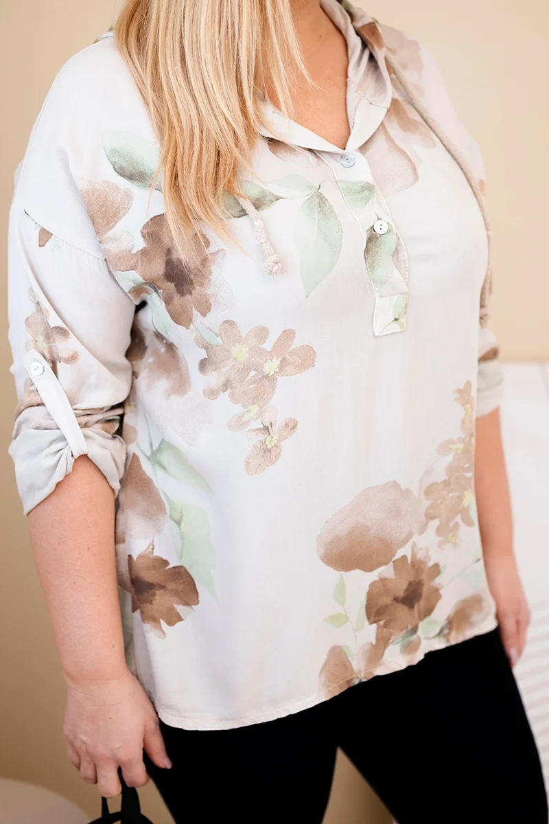 Bluzka damska Plus Size z wiskozy z kapturem i kwiatowym wzorem beżowa - obrazek 4