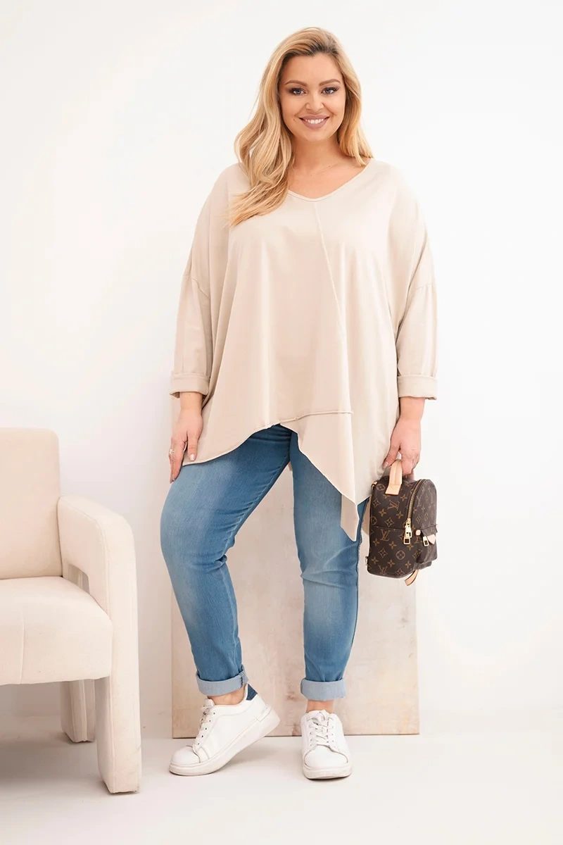 Bluzka damska bawełniana Plus Size z asymetrycznym dołem i dekoltem V beżowa - obrazek 2