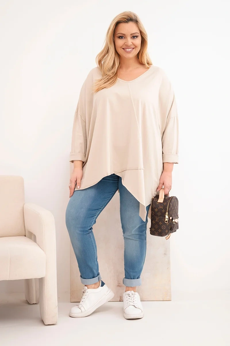 Bluzka damska bawełniana Plus Size z asymetrycznym dołem i dekoltem V beżowa - obrazek 2