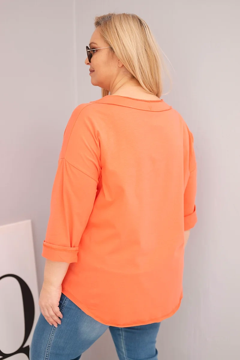 Bluzka damska bawełniana Plus Size z głębokim dekoltem V i asymetrycznym dołem morelowa - obrazek 3