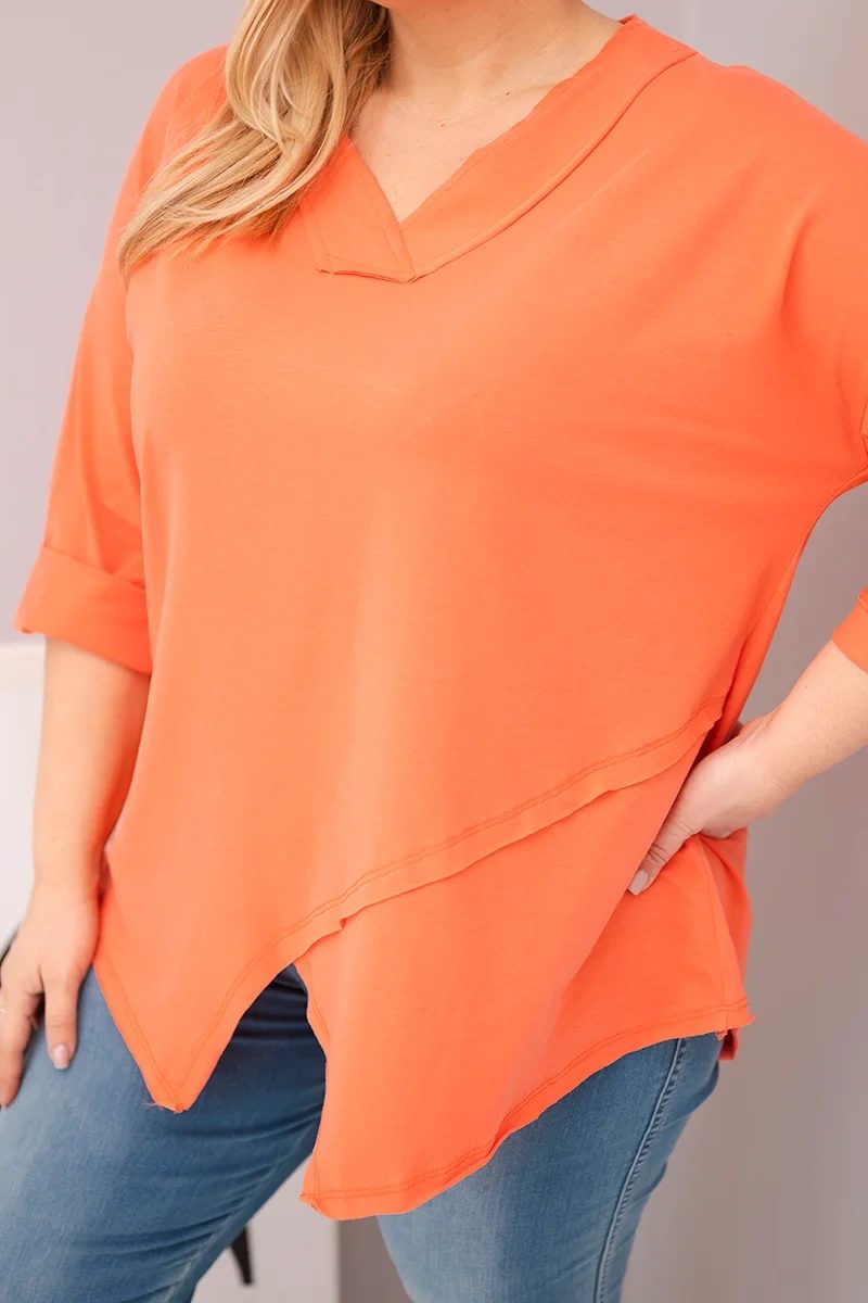 Bluzka damska bawełniana Plus Size z głębokim dekoltem V i asymetrycznym dołem morelowa - obrazek 4
