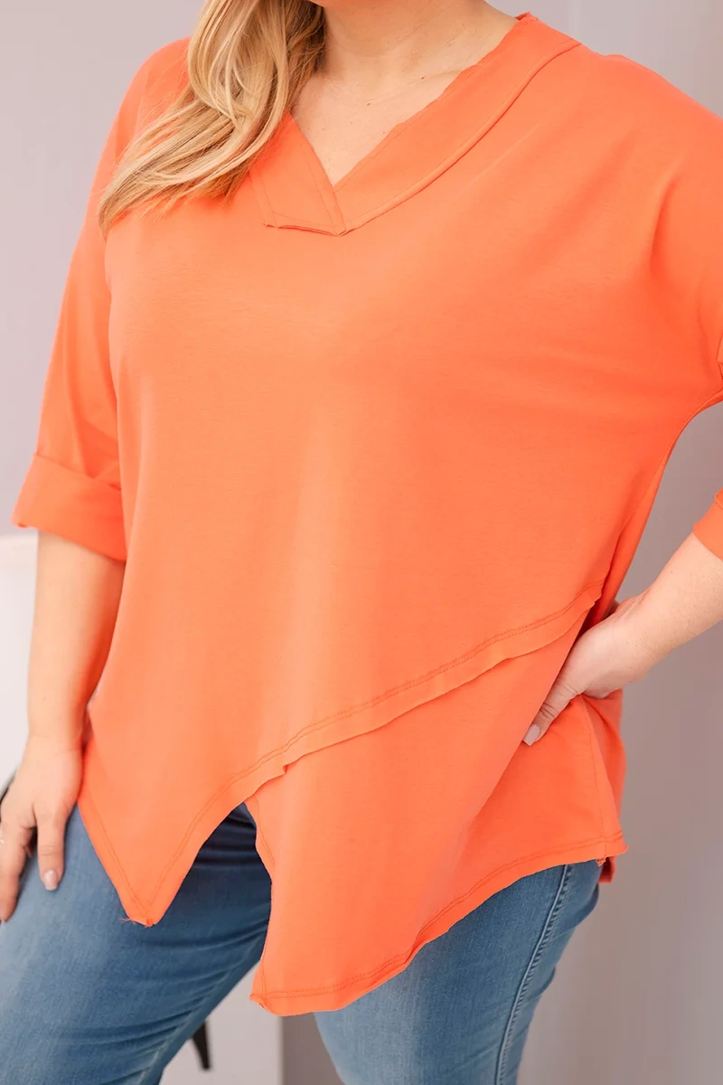 Bluzka damska bawełniana Plus Size z głębokim dekoltem V i asymetrycznym dołem morelowa - obrazek 4