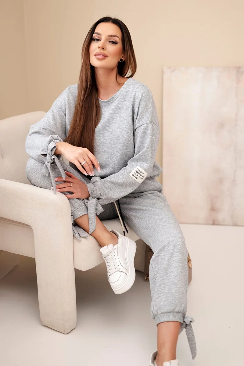 Komplet damski masełkowy z wiskozy z wiązaniami szary