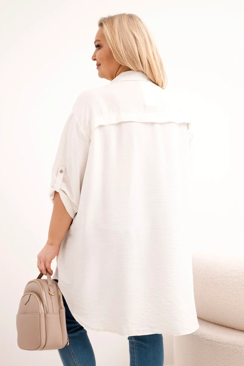 Koszula damska Plus Size z wiskozy z dłuższym tyłem beżowa - obrazek 3