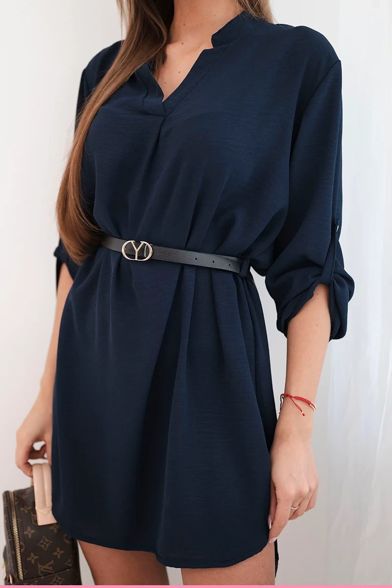 Sukienka z dłuższym tyłem i paskiem granatowa - obrazek 4