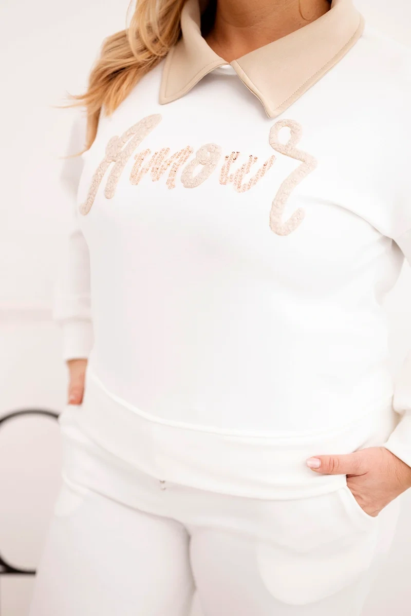 Komplet damski masełko Plus Size z szerokimi nogawkami i kołnierzykiem biały - obrazek 3