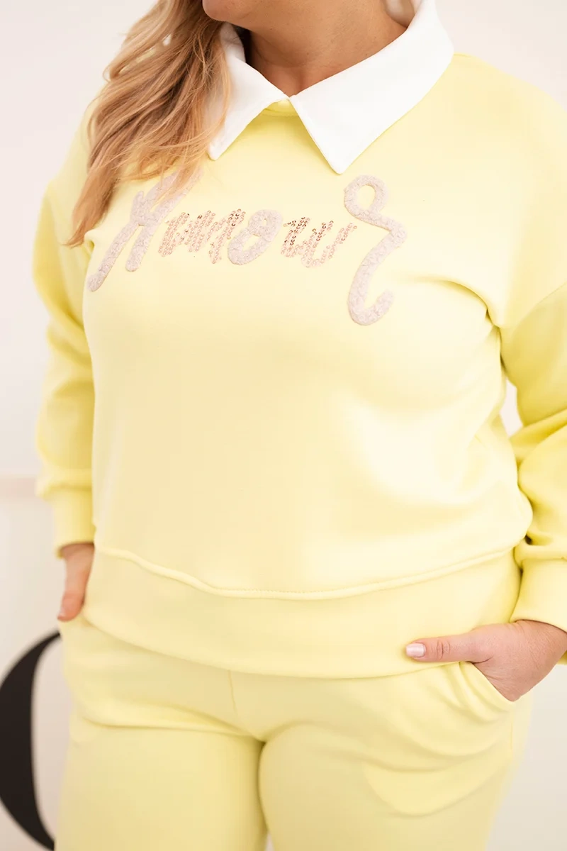 Komplet damski masełko Plus Size z szerokimi nogawkami i kołnierzykiem żółty - obrazek 3