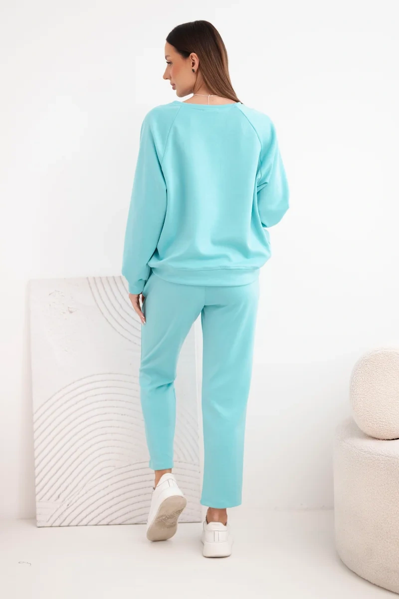 Komplet damski masełkowy z wiskozy z bluzą i spodniami turkusowy - obrazek 4