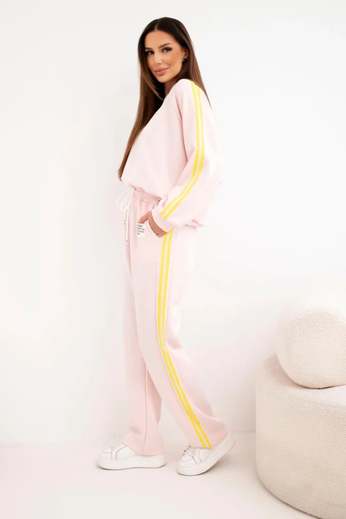 Komplet dresowy damski Masełko z lampasami i luźną bluzą pudrowy róż