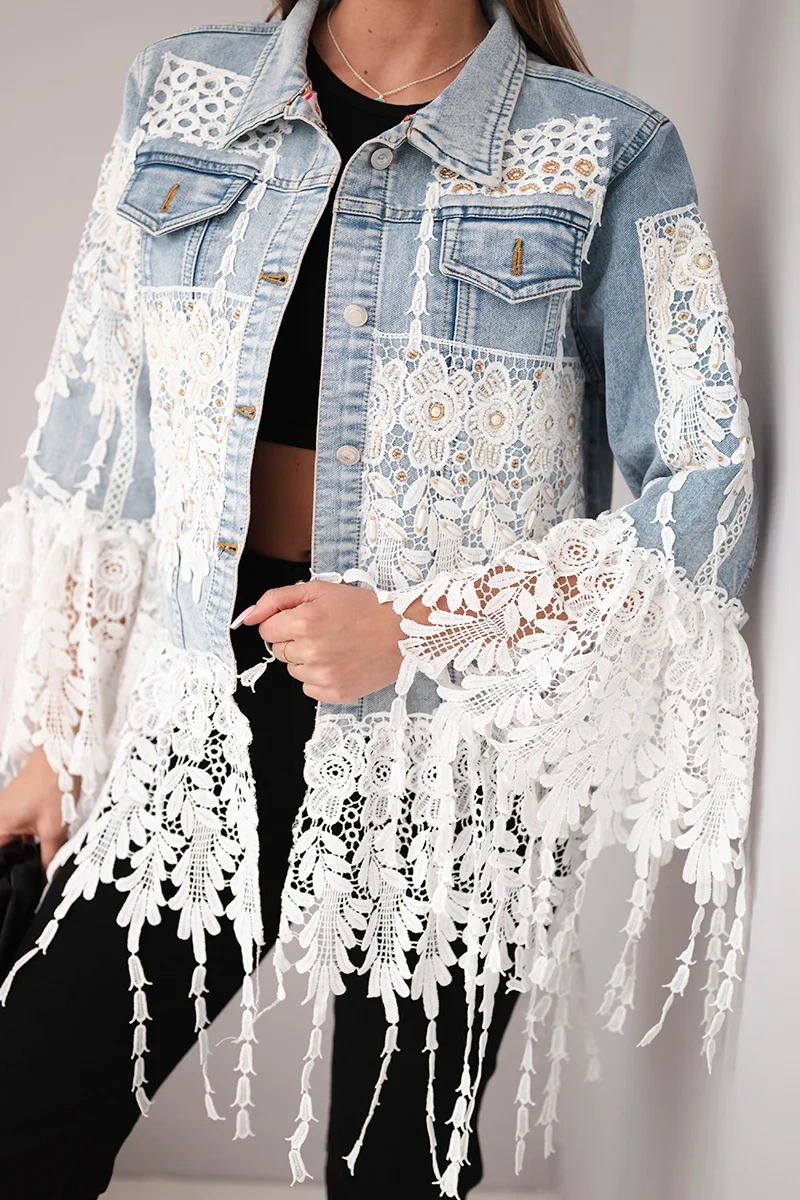 Kurtka jeansowa damska bawełniana z koronką i frędzlami jasno jeansowa - obrazek 4