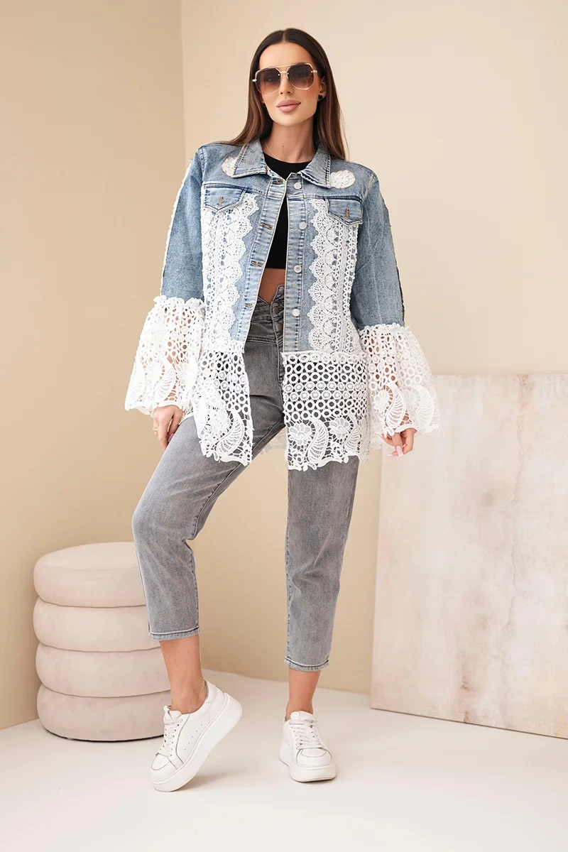 Kurtka jeansowa damska z bawełny i kwiatową koronką ciemno jeansowa - obrazek 2