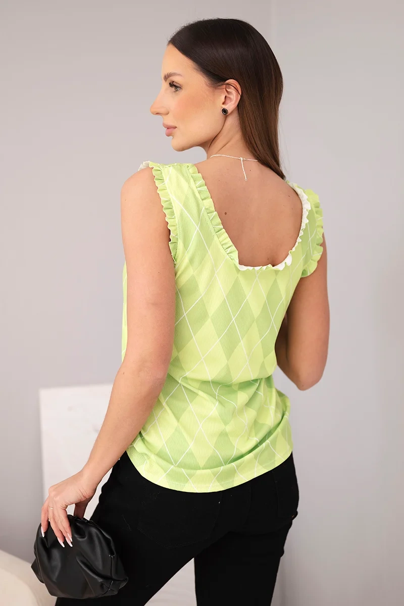 Bluzka damska wiskozowa bez rękawów w romby i falbanką przy dekolcie zielona - obrazek 3