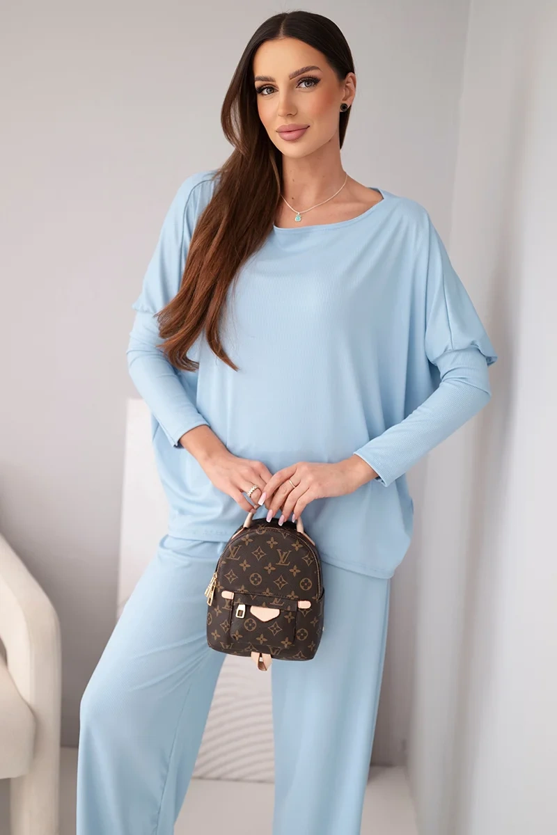 Komplet damski wiskozowy z luźną bluzką i spodniami niebieski