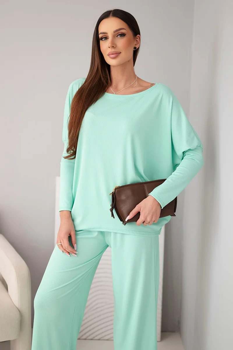 Komplet damski wiskozowy z luźną bluzką i spodniami miętowy