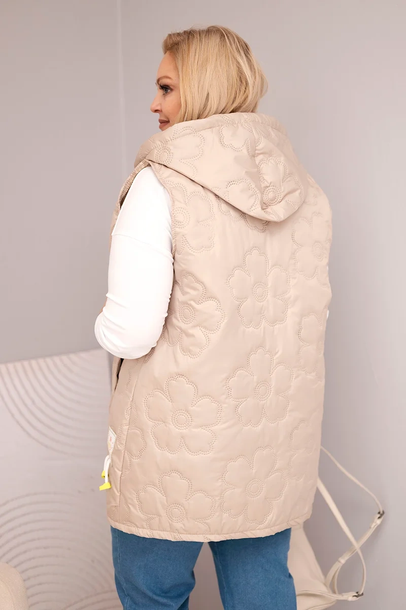 Kamizelka damska Plus Size z kapturem i pikowaniem w kwiaty ciemno beżowa - obrazek 4