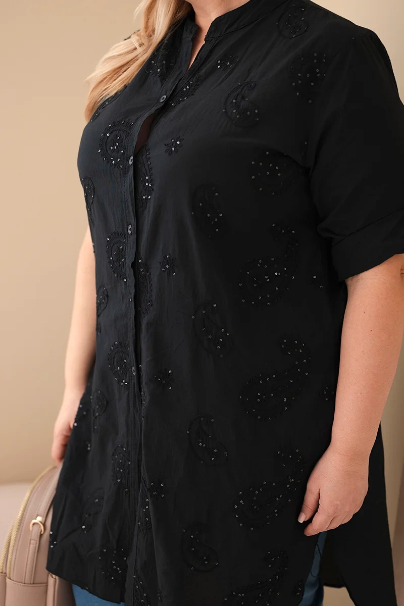 Sukienka damska Plus Size z haftem i podwijanym rękawem czarna - obrazek 3