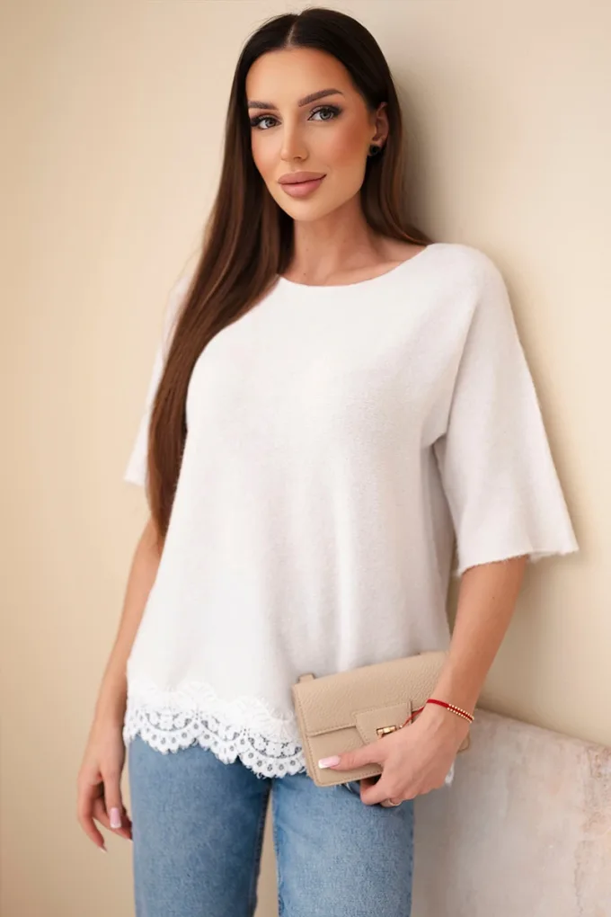 Sweter damski z krótkim rękawem i koronką beżowy