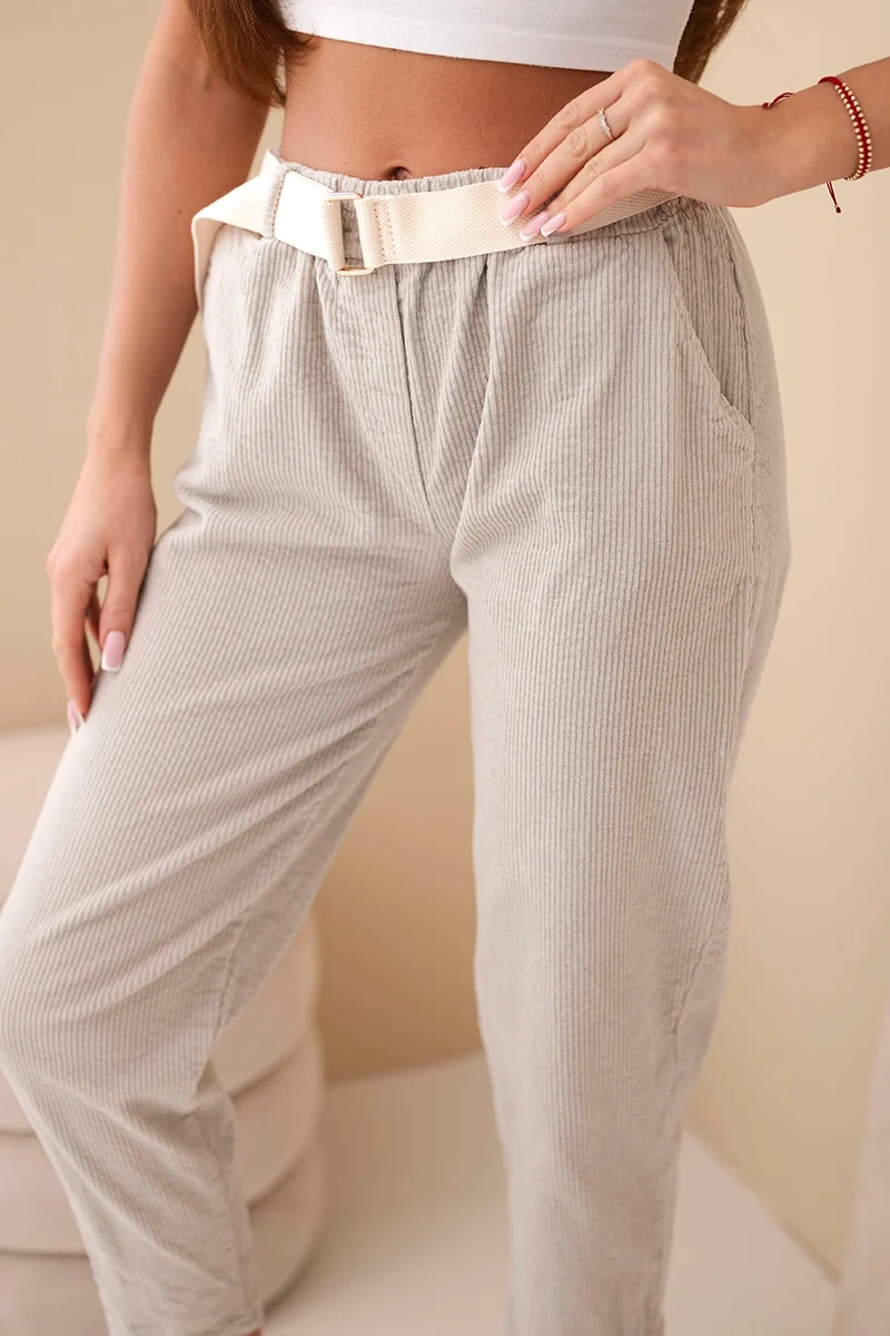 Spodnie damskie sztruksowe z paskiem ciemno beżowe - obrazek 4