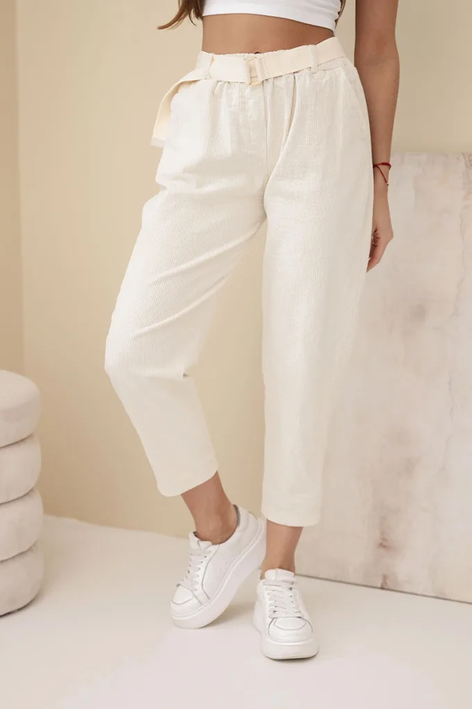 Spodnie damskie sztruksowe z paskiem jasno beżowe