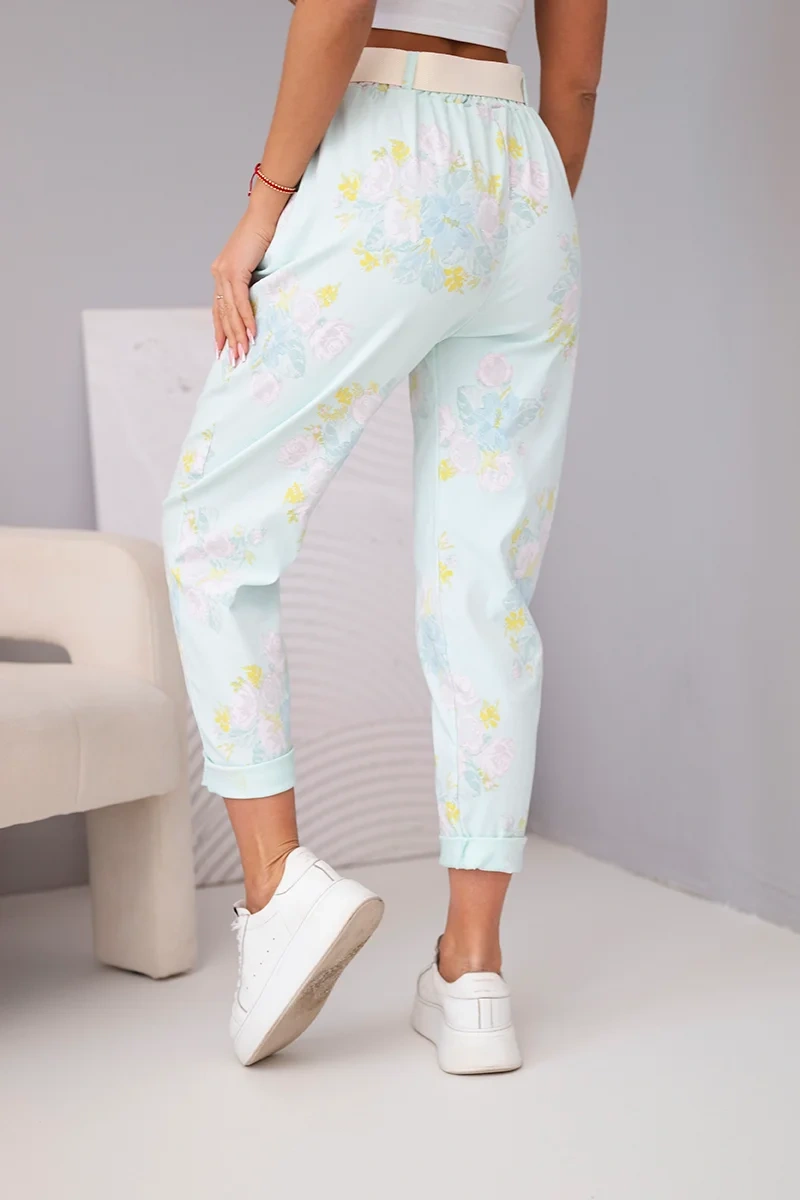 Spodnie damskie wiskozowe w kwiaty z paskiem miętowe - obrazek 4